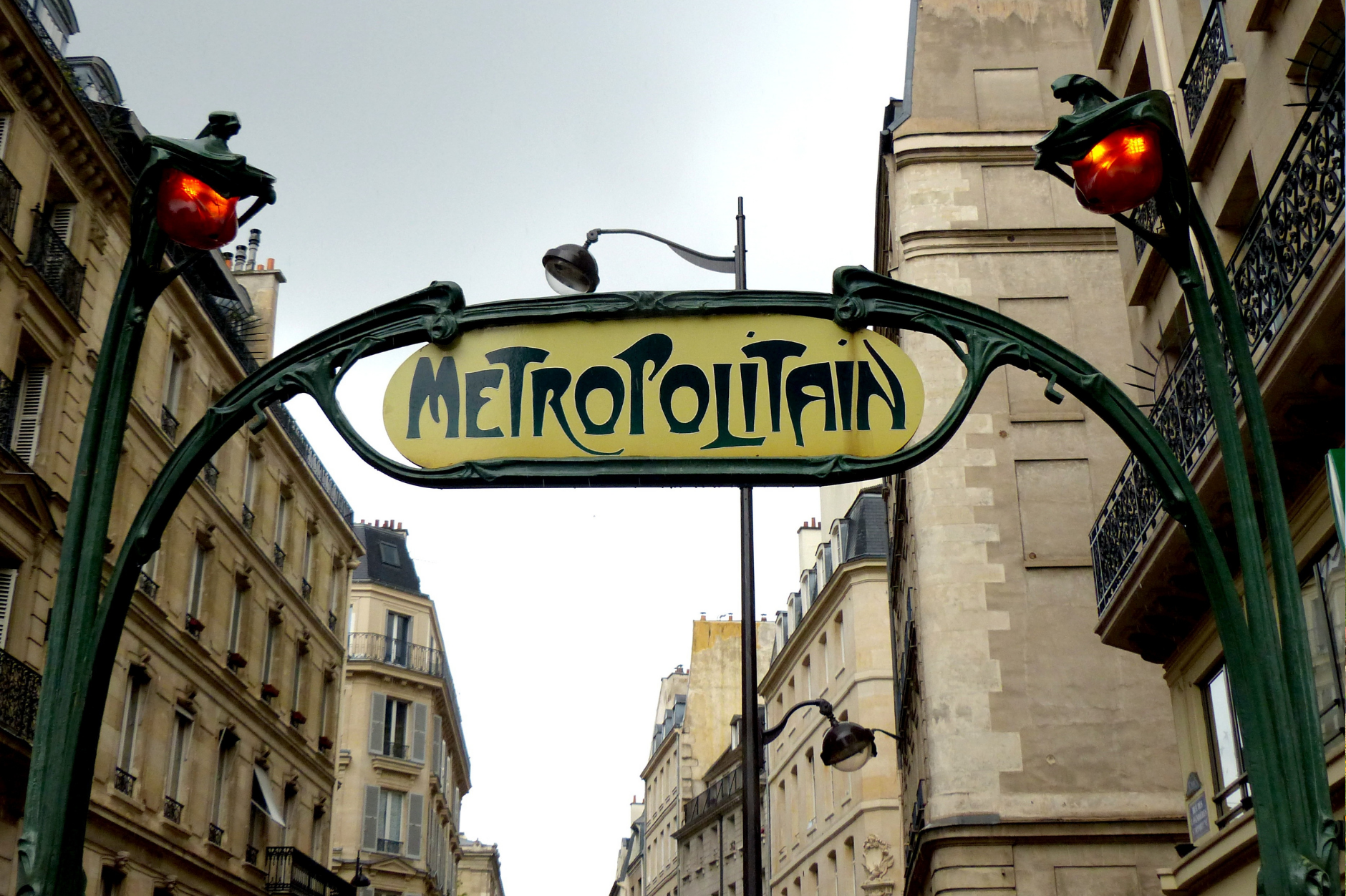 A sign for the Metropolitain