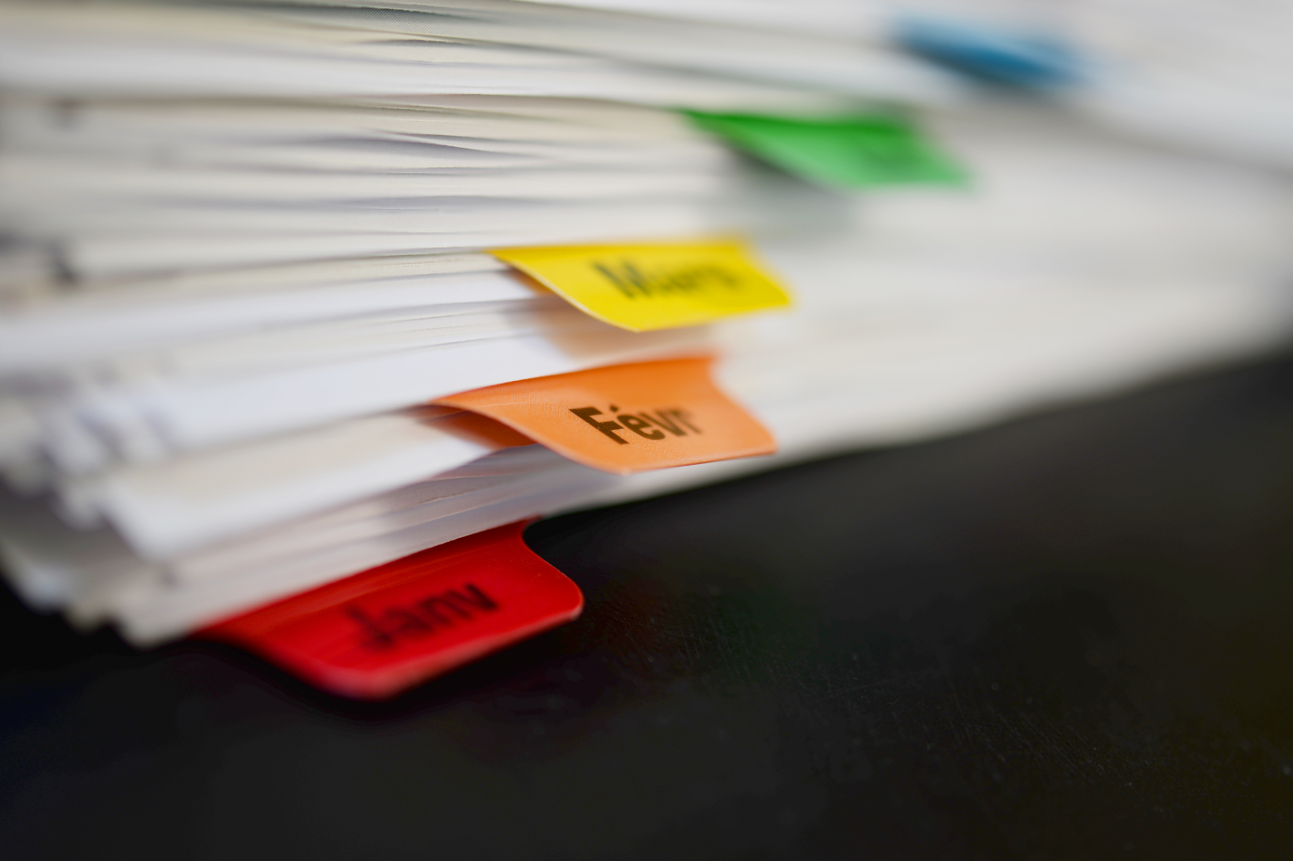 A file with different months in French