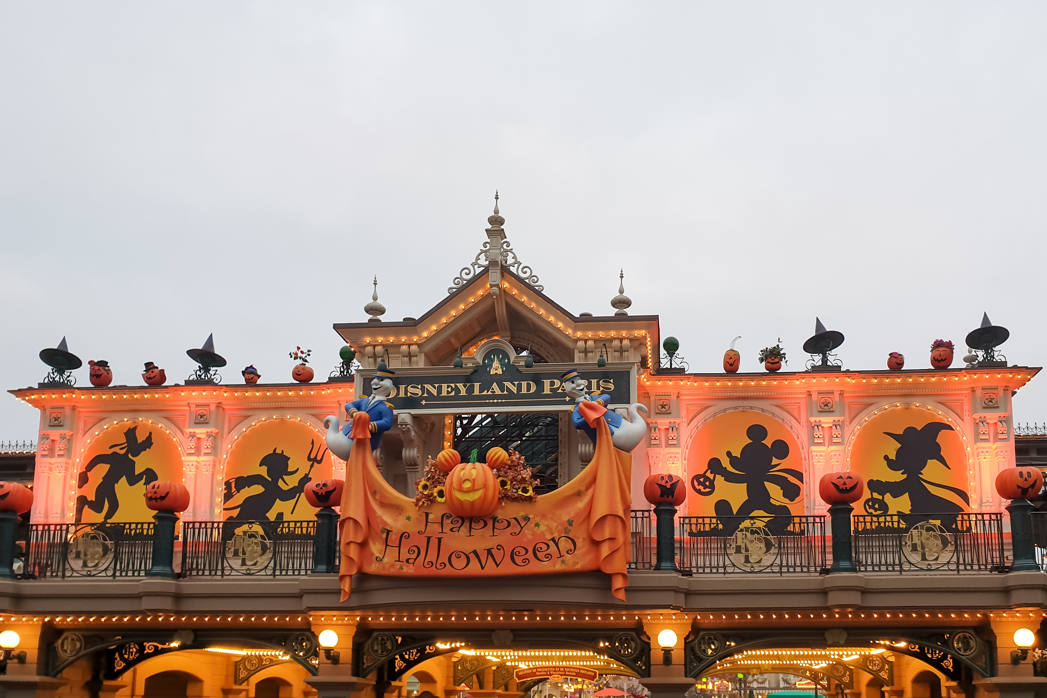 Dreamstime m 200766315