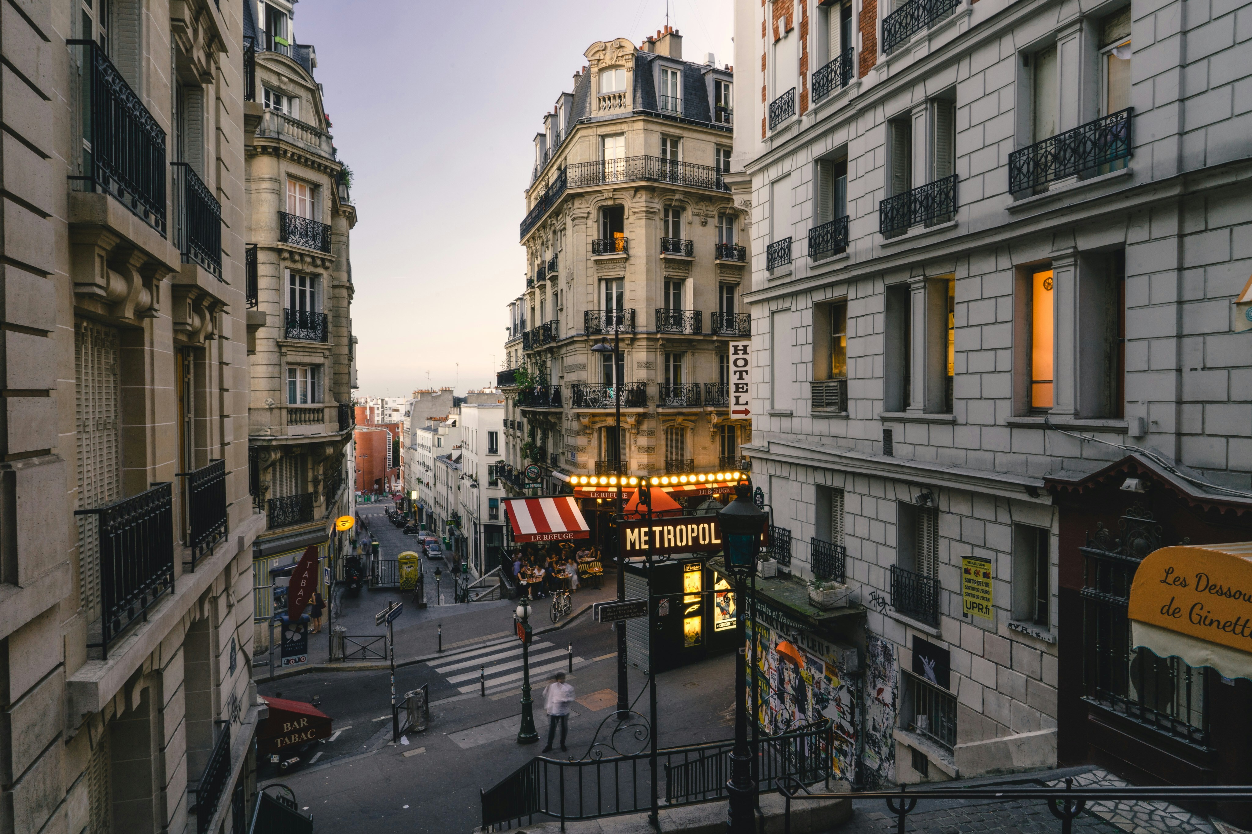 Picture of a street in Paris